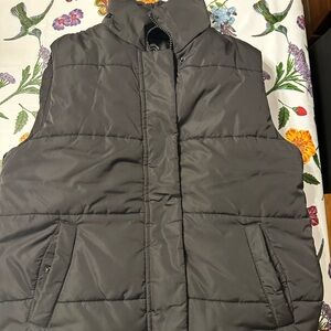Free Country Women's Quilted Puffer Vest in Black